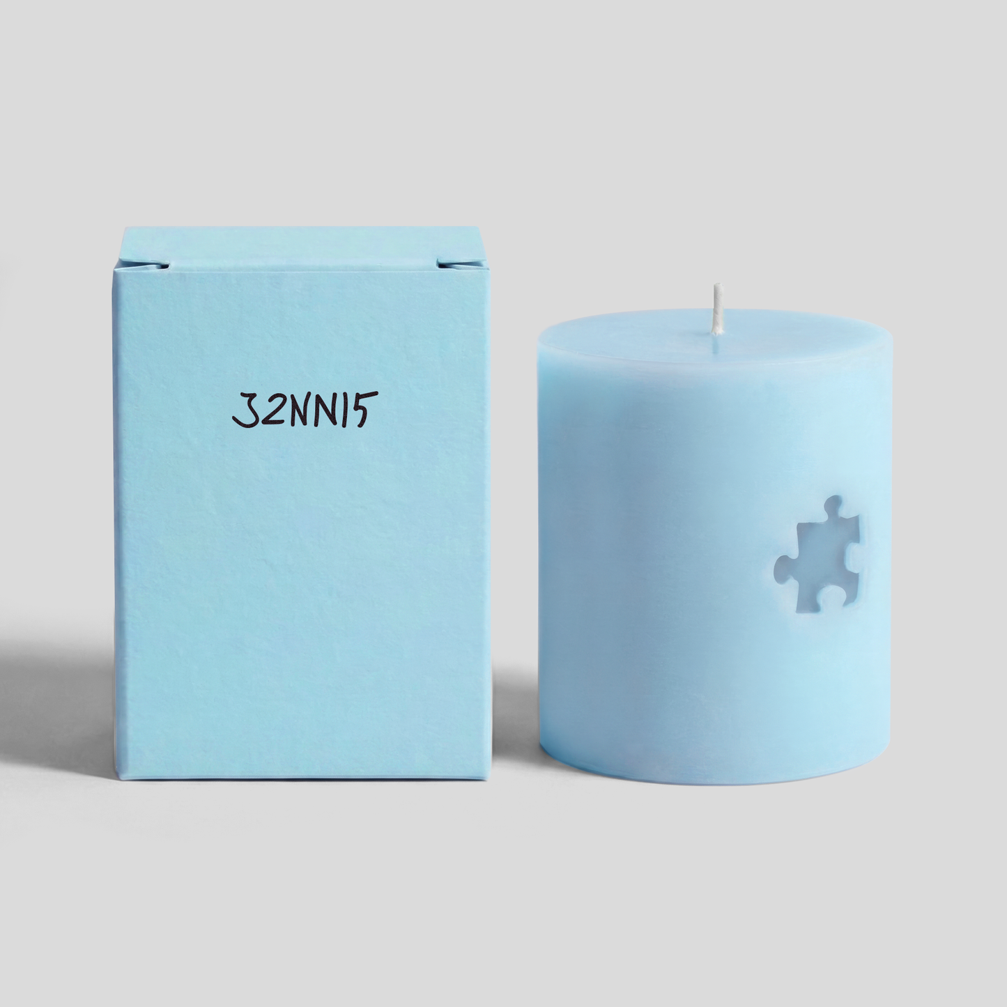 J2NNI5 Scented Blue Candle